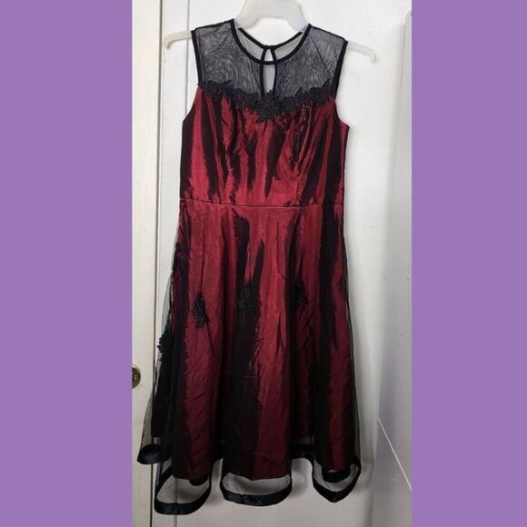 Elegant Burgundy & Black Lace Overlay Party Dress – Size L - Picture 1 of 8